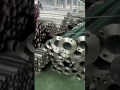 الأنابيب مع شراع تكون جاهزة للنقل